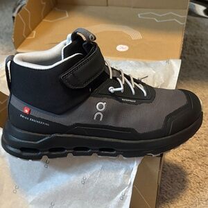 NEW with Box - On Cloudhero Mid Waterproof Running Black and Gray